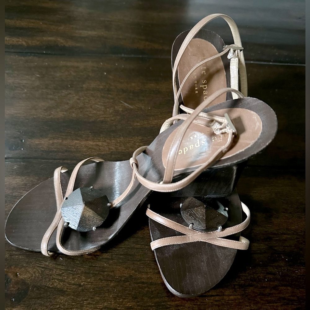 KATE SPADE wood wedge with stone detailing